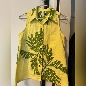 Green button up Sig Zane blouse in a size Medium